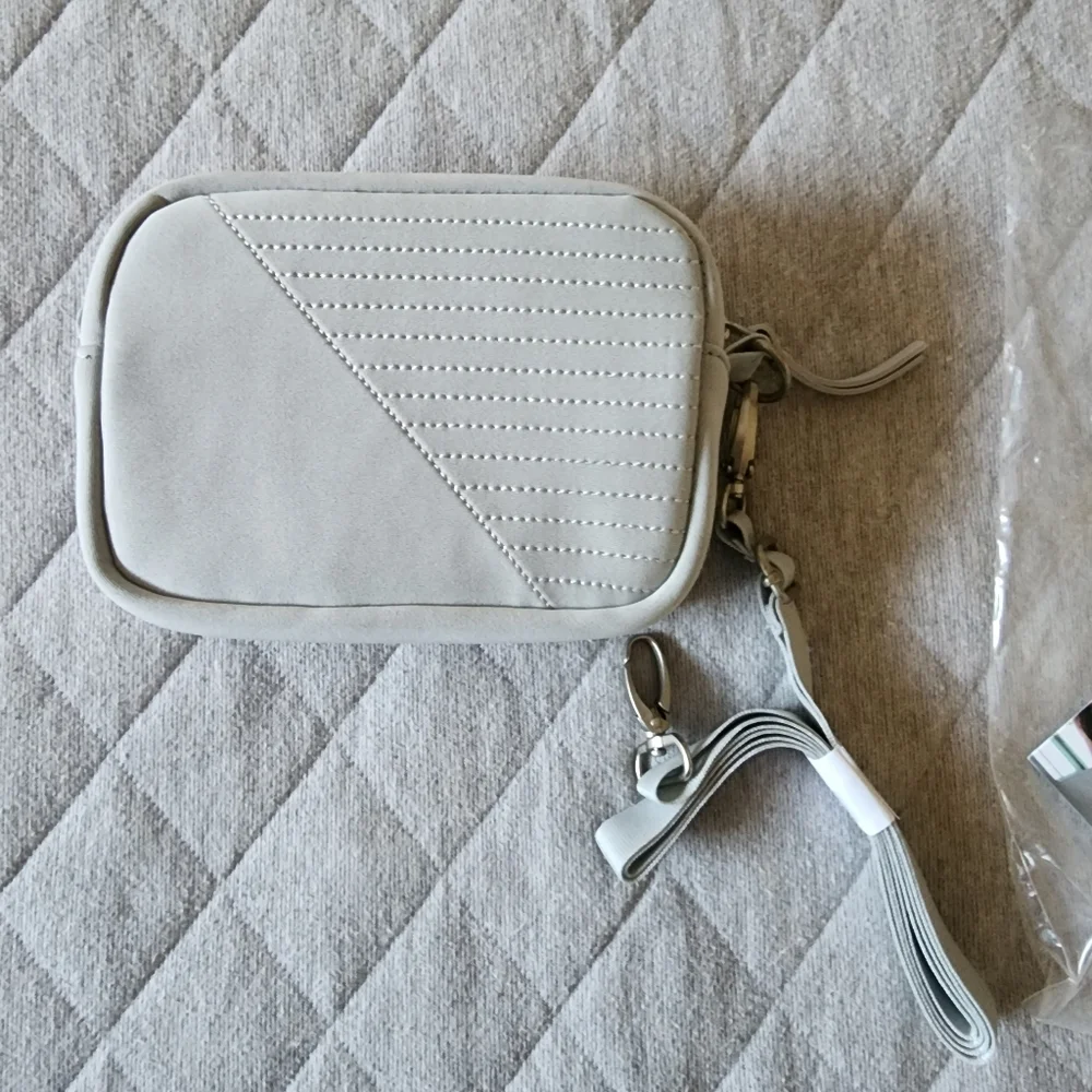 Vooray Sidekick Gray Moto Crossbody Bag‎